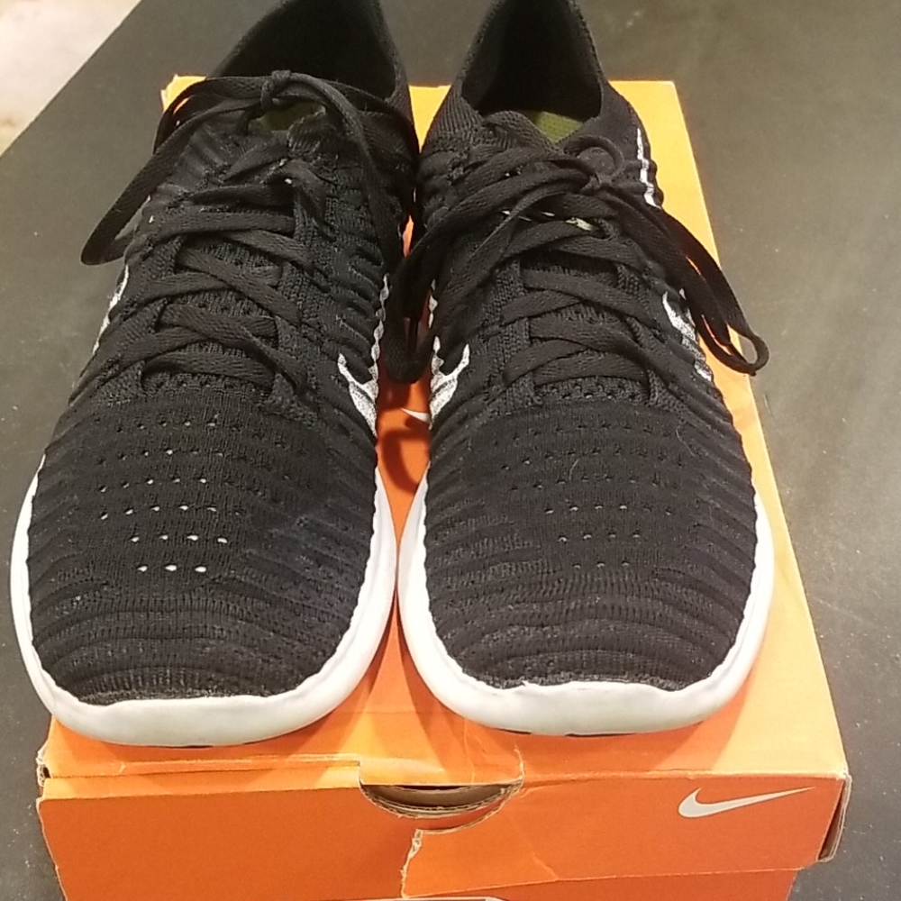 SUPER SALE - Nike Free RN Flyknit Women's 9.5